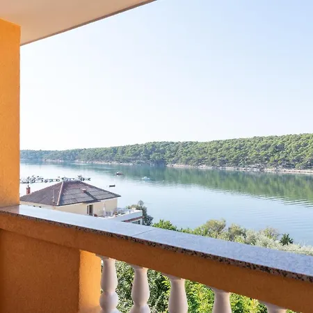 Meri Apartament Kampor